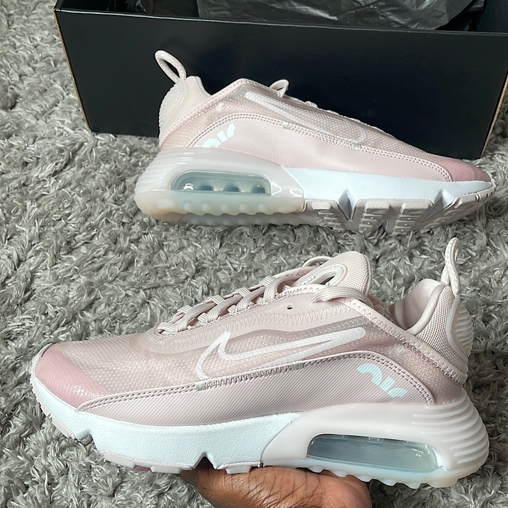 Brand new Nike Air Max 2090 ct1290-600